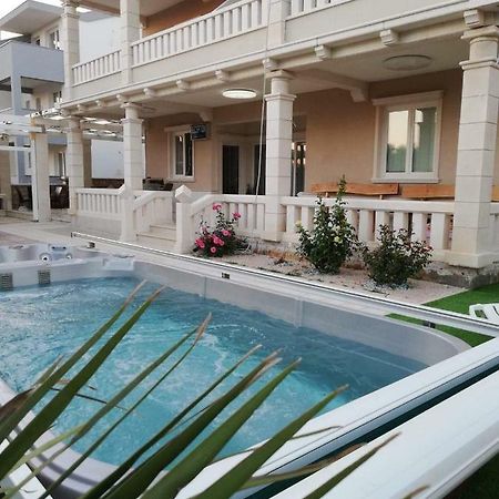 Guesthouse Villa Jurisic Novalja Exteriér fotografie