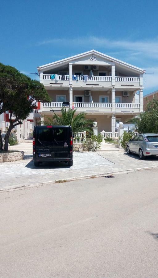 Guesthouse Villa Jurisic Novalja Exteriér fotografie