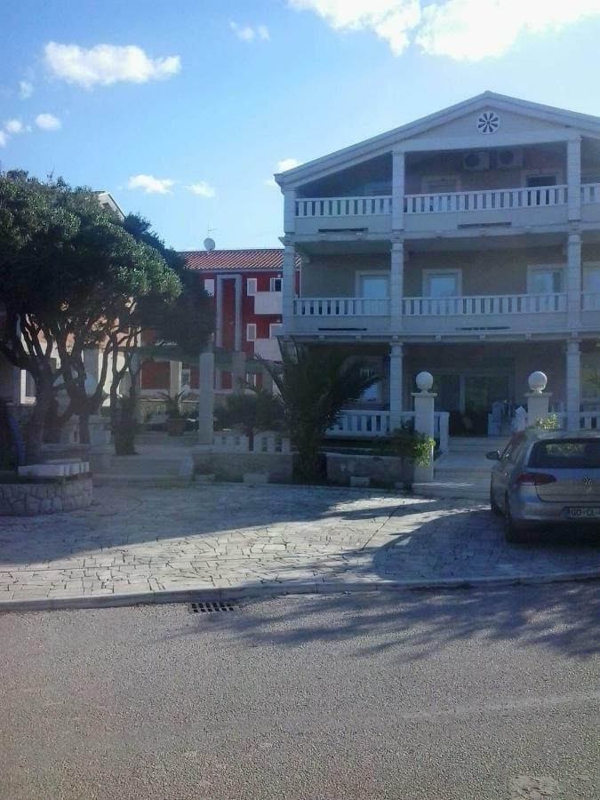 Guesthouse Villa Jurisic Novalja Exteriér fotografie