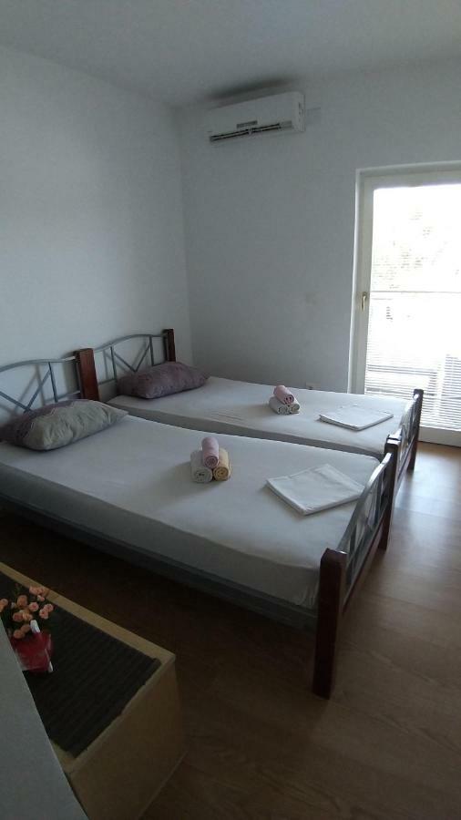 Guesthouse Villa Jurisic Novalja Exteriér fotografie
