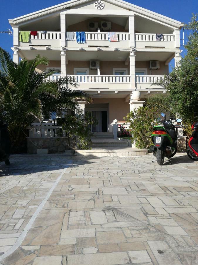 Guesthouse Villa Jurisic Novalja Exteriér fotografie