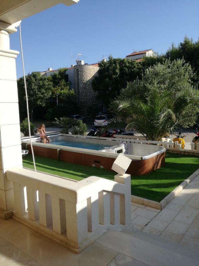 Guesthouse Villa Jurisic Novalja Exteriér fotografie
